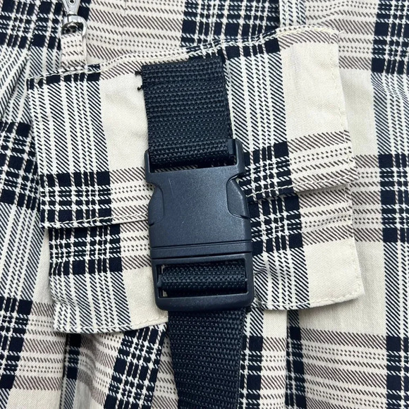 Y2KGrunge Pleated Plaid Mini Skirt with Buckle Detail Cream Black Tartan Pattern - Picture 4 of 6